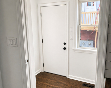 52 Pearl Street - Photo Thumbnail 3