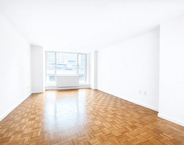 West 43rd Street - Photo Thumbnail 1