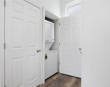 720 Mary St - Photo Thumbnail 10