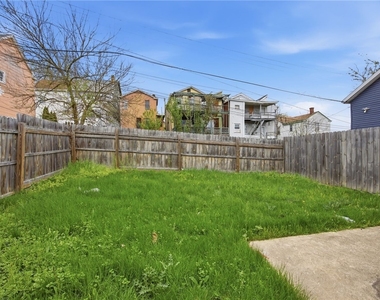 720 Mary St - Photo Thumbnail 1