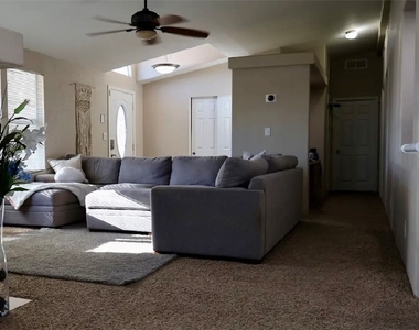 4964 Vista Flora Way - Photo Thumbnail 4