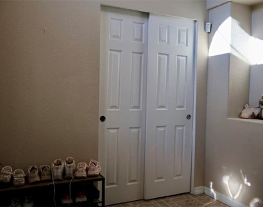 4964 Vista Flora Way - Photo Thumbnail 16
