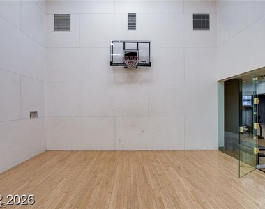 4525 Dean Martin Drive - Photo Thumbnail 36