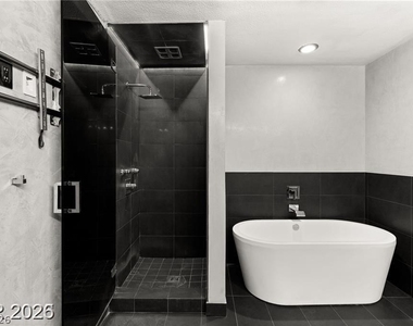4525 Dean Martin Drive - Photo Thumbnail 20