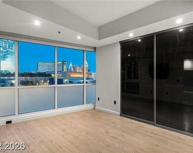 4525 Dean Martin Drive - Photo Thumbnail 12