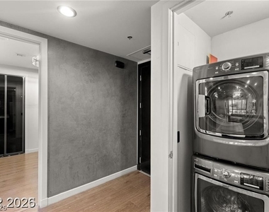 4525 Dean Martin Drive - Photo Thumbnail 24