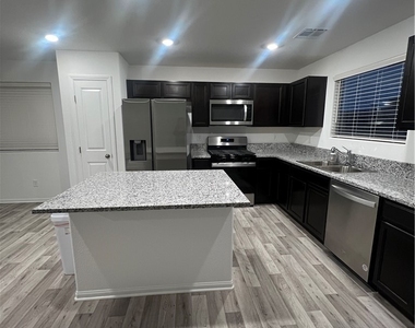 7668 Loftwood Avenue - Photo Thumbnail 3