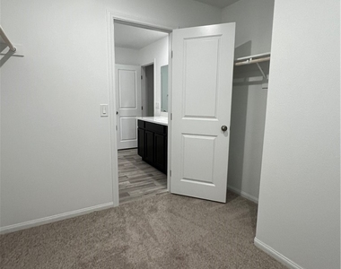 7668 Loftwood Avenue - Photo Thumbnail 21