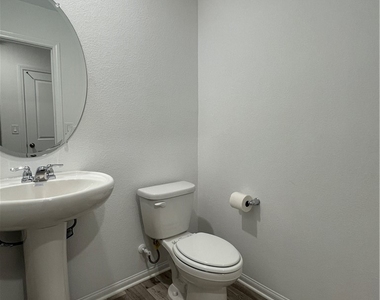 7668 Loftwood Avenue - Photo Thumbnail 9