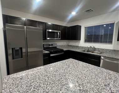 7668 Loftwood Avenue - Photo Thumbnail 4