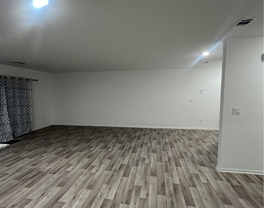 7668 Loftwood Avenue - Photo Thumbnail 8