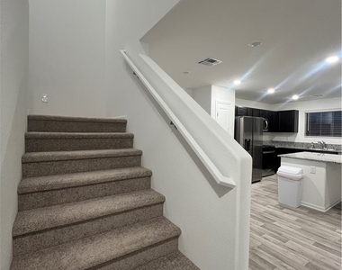 7668 Loftwood Avenue - Photo Thumbnail 11