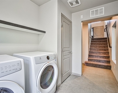 8052 Haywood Estate Avenue - Photo Thumbnail 9