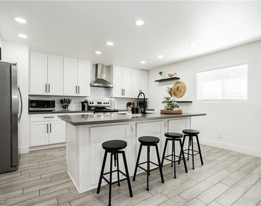 1913 Birch Street - Photo Thumbnail 13