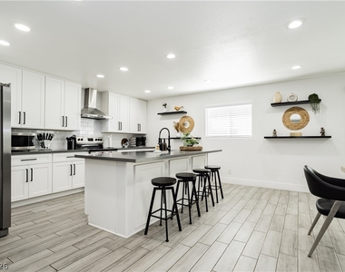 1913 Birch Street - Photo Thumbnail 12