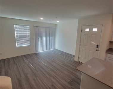 9931 Apricot Hills Street - Photo Thumbnail 3