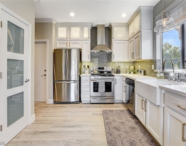 2913 Vista Butte Drive - Photo Thumbnail 12