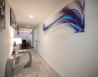 200 W Sahara Avenue - Photo Thumbnail 1