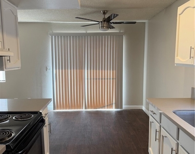 5188 Garden Lane - Photo Thumbnail 6