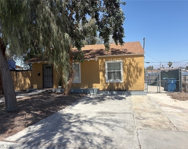 611 Bell Drive - Photo Thumbnail 1