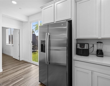9446 Sequoia Ridge Avenue - Photo Thumbnail 10
