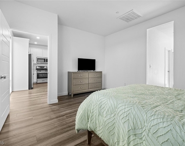 9446 Sequoia Ridge Avenue - Photo Thumbnail 12