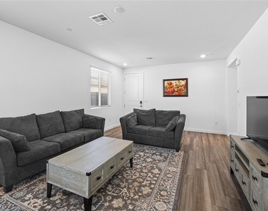 9446 Sequoia Ridge Avenue - Photo Thumbnail 7