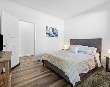 9446 Sequoia Ridge Avenue - Photo Thumbnail 20