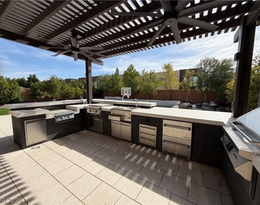 66 Pristine Glen Street - Photo Thumbnail 20