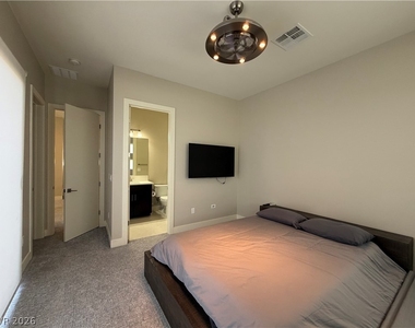 66 Pristine Glen Street - Photo Thumbnail 15