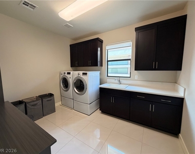66 Pristine Glen Street - Photo Thumbnail 17