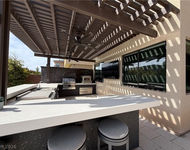 66 Pristine Glen Street - Photo Thumbnail 22