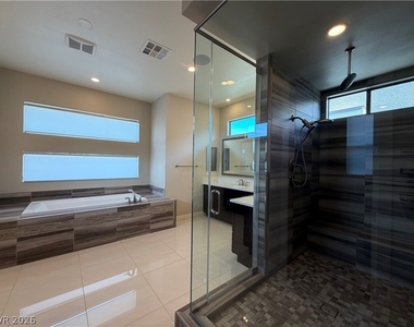 66 Pristine Glen Street - Photo Thumbnail 8