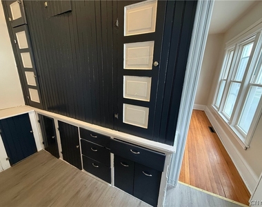 367 Furman Street - Photo Thumbnail 3