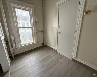 367 Furman Street - Photo Thumbnail 12