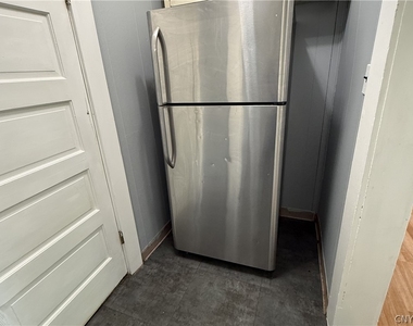 154 Seeley Avenue - Photo Thumbnail 12