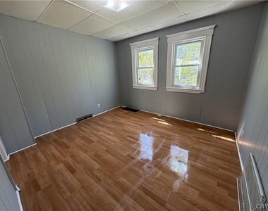 154 Seeley Avenue - Photo Thumbnail 4
