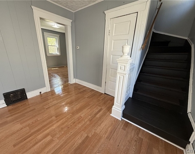 154 Seeley Avenue - Photo Thumbnail 3