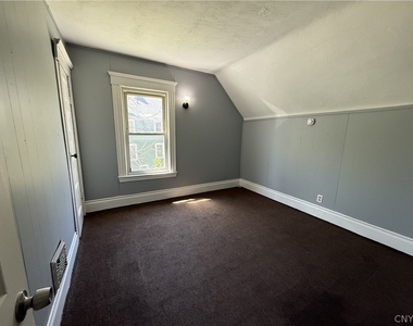 154 Seeley Avenue - Photo Thumbnail 6