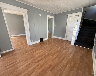 154 Seeley Avenue - Photo Thumbnail 2