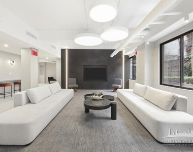 East 51st Street - Photo Thumbnail 5