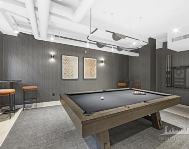 East 51st Street - Photo Thumbnail 6
