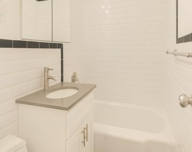 East 51st Street - Photo Thumbnail 3