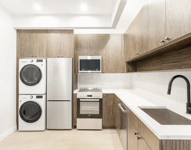 368 Leonard Street - Photo Thumbnail 4