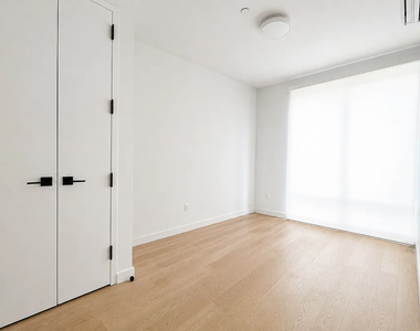 368 Leonard Street - Photo Thumbnail 1