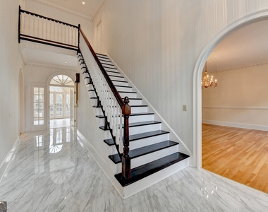 1000 Grayson Parkway - Photo Thumbnail 3