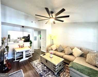 211 North Avenue - Photo Thumbnail 4