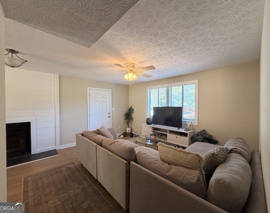 102 Welch Place - Photo Thumbnail 8
