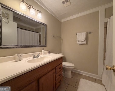 102 Welch Place - Photo Thumbnail 5