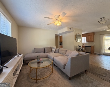 102 Welch Place - Photo Thumbnail 12